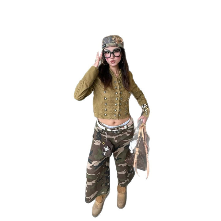 Women short-cut military-inspired cargo jacket with decorative button placket Mune Fashion