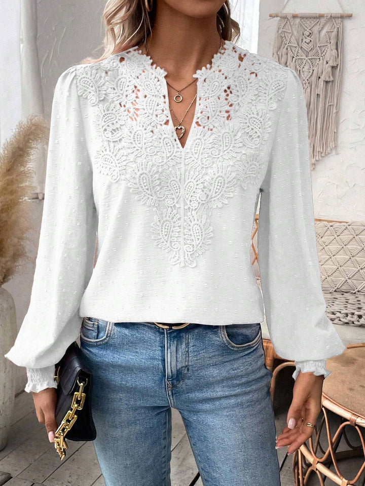 Women’s blouse with lace plastron, V-neck and balloon sleeves Mune Fashion