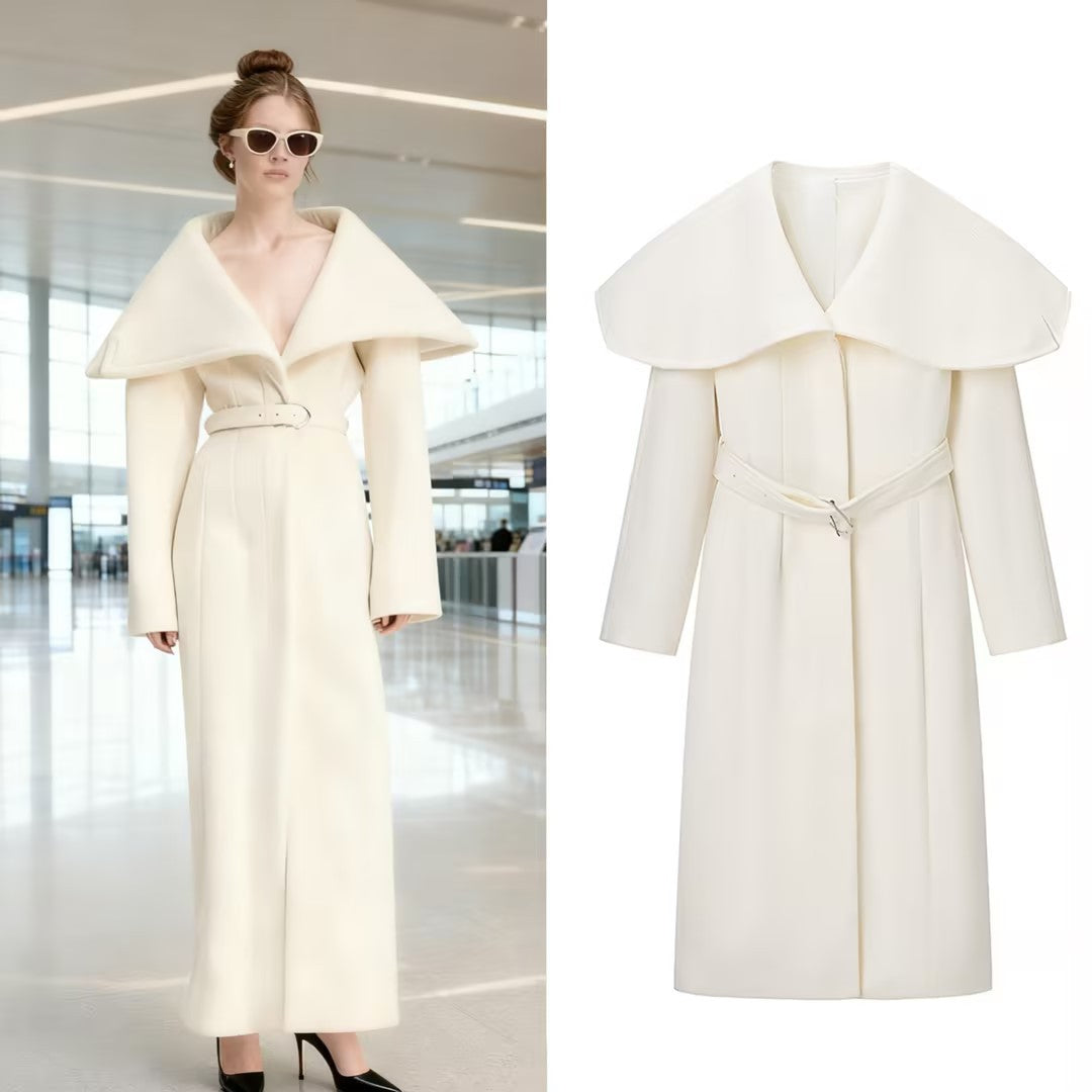 Women’s coat with oversized cape collar and fitted belt Mune Fashion
