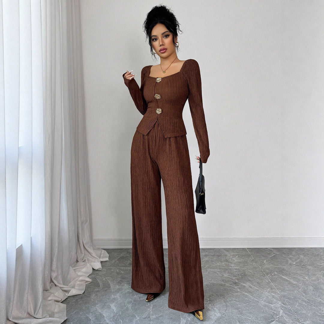 Women's tailored blouse and pants set made of crinkle pleats with puff sleeves and decorative buttons Mune Fashion