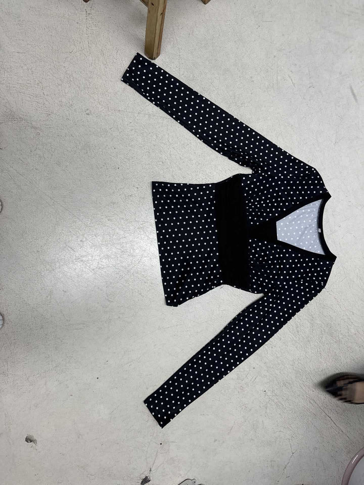 Women's tailored wrap blouse with polka dot pattern, deep V-neck and wide waistband Mune Fashion