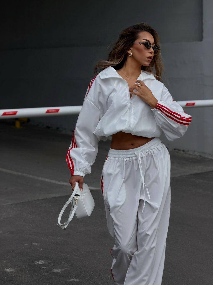 Women's oversized cropped training jacket and high-waisted jogger set with side stripes Mune Fashion