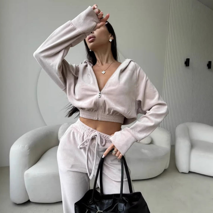 Women's luxurious velvet two-piece jogging suit with cropped zipper and wide pants Mune Fashion