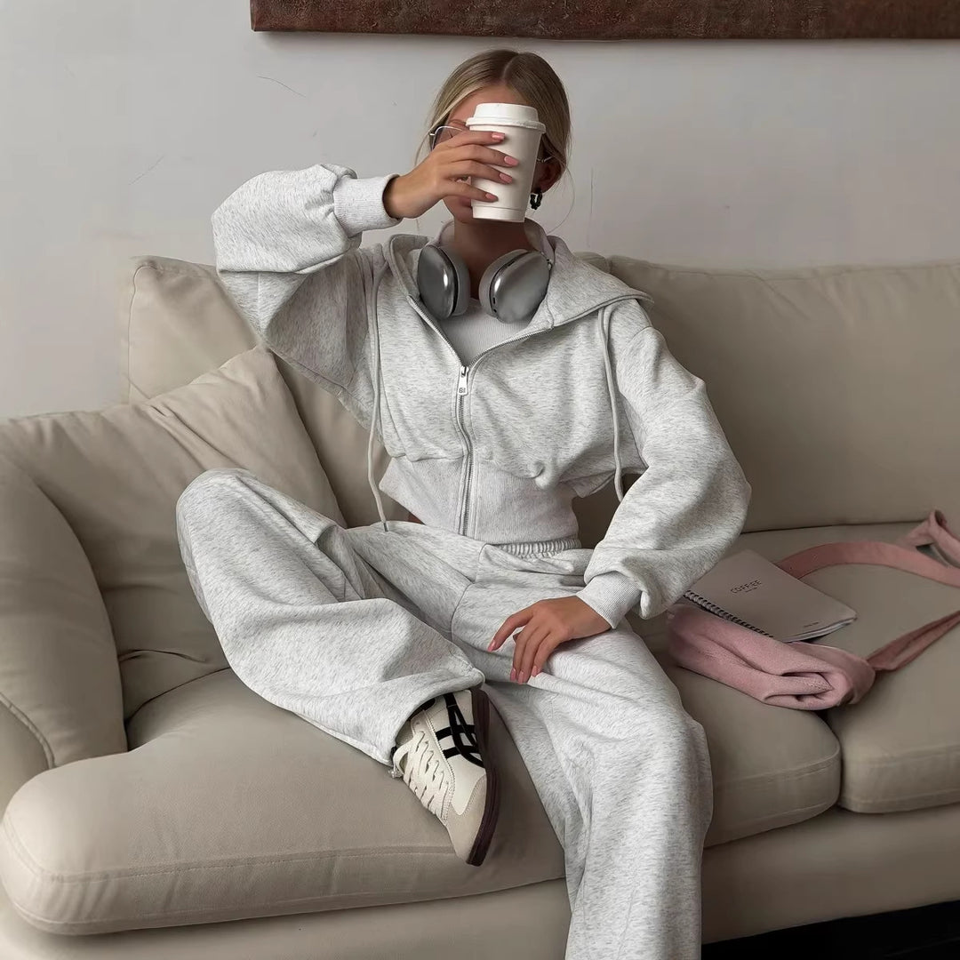Women cropped zip-up hoodie with hood and high-cut relaxed jogging pants with elastic waistband Mune Fashion