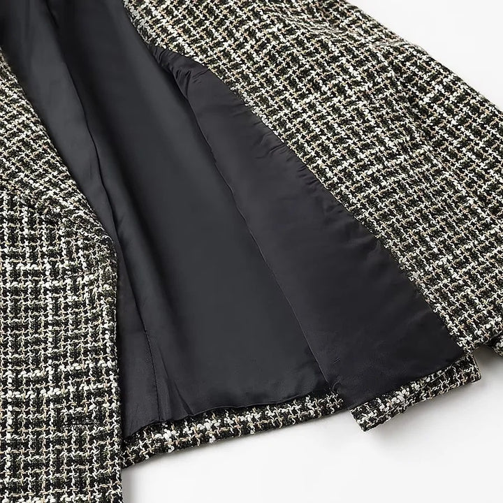 Women's short blazer made of bouclé tweed with a boxy cropped silhouette Mune Fashion