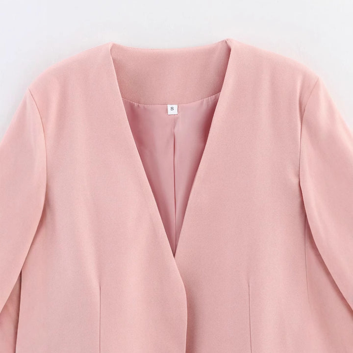 Ladies no-button long blazer jacket with deep V-neck, tailored darts, and flap pockets Mune Fashion