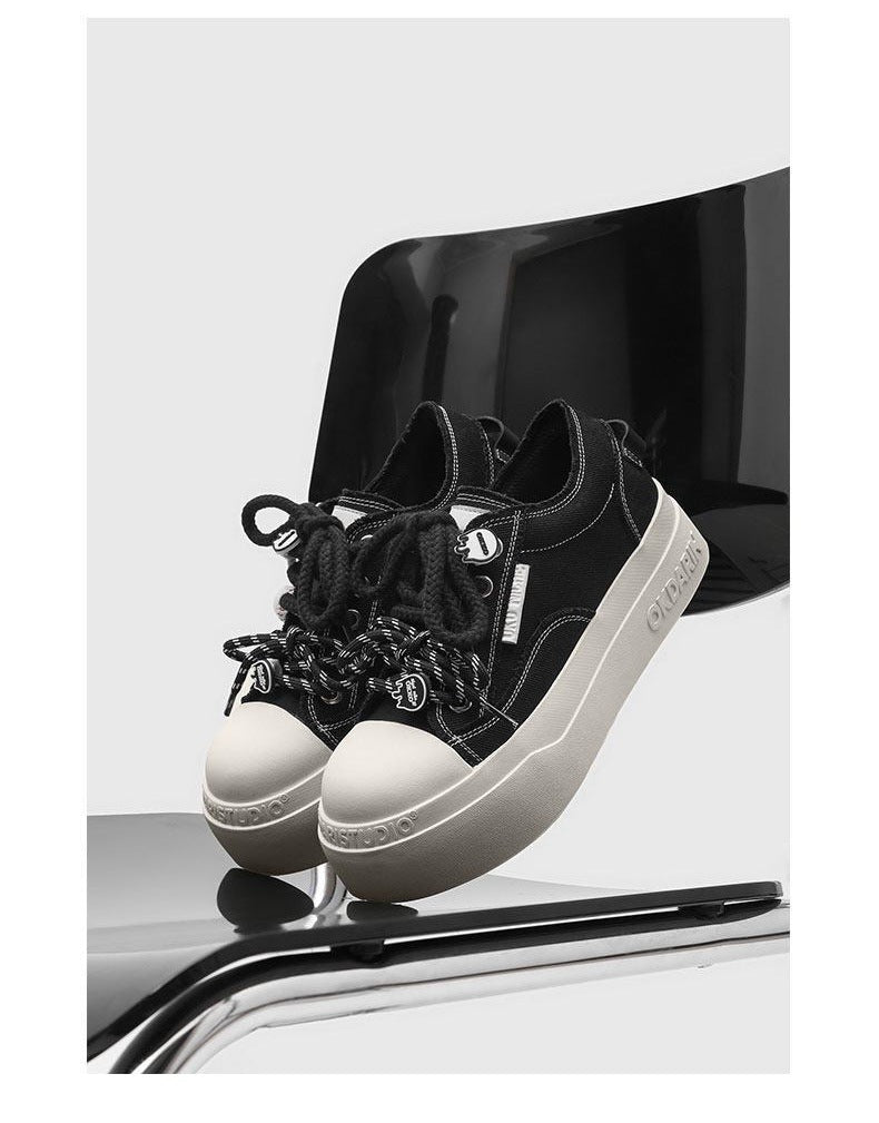 Women's sneakers with a unique lacing system and cushioned rubber sole Mune Fashion