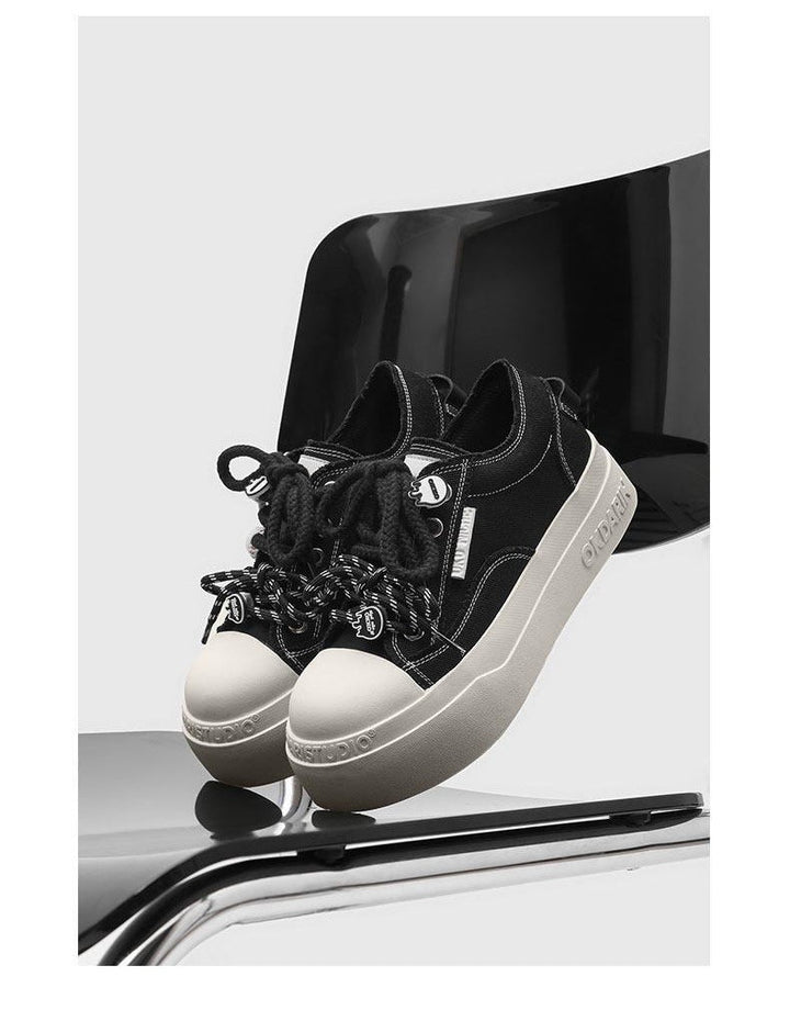 Women's sneakers with a unique lacing system and cushioned rubber sole Mune Fashion