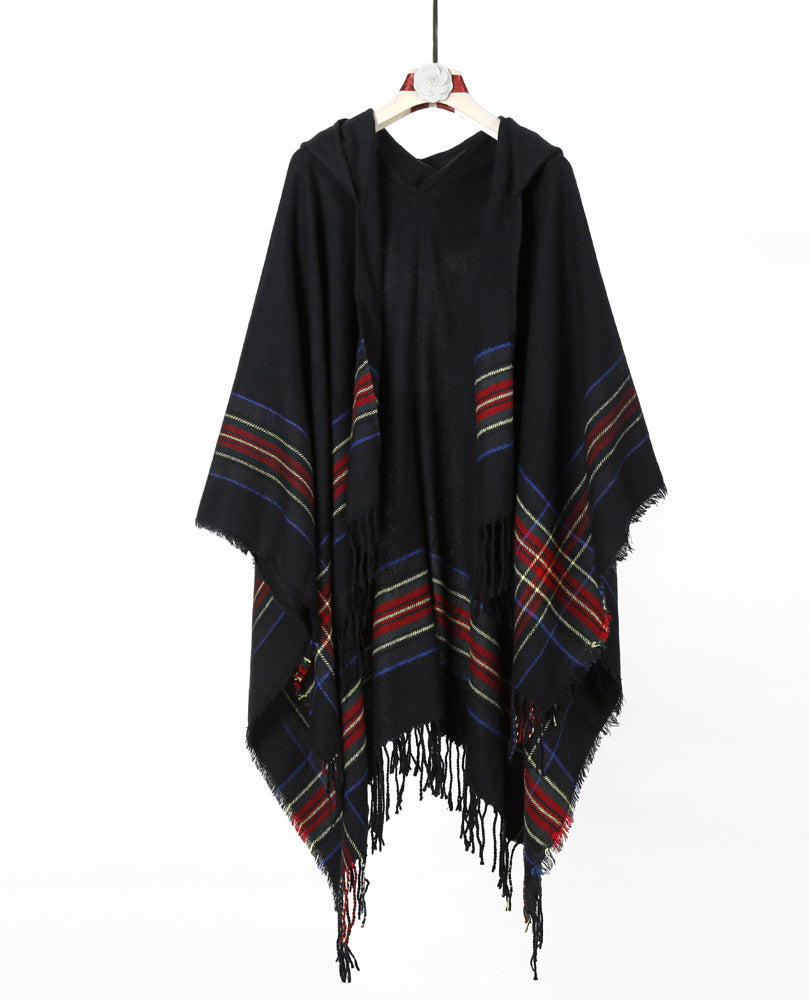 Women's hooded cape poncho in tartan pattern with fringed hem made of soft wool blend Mune Fashion