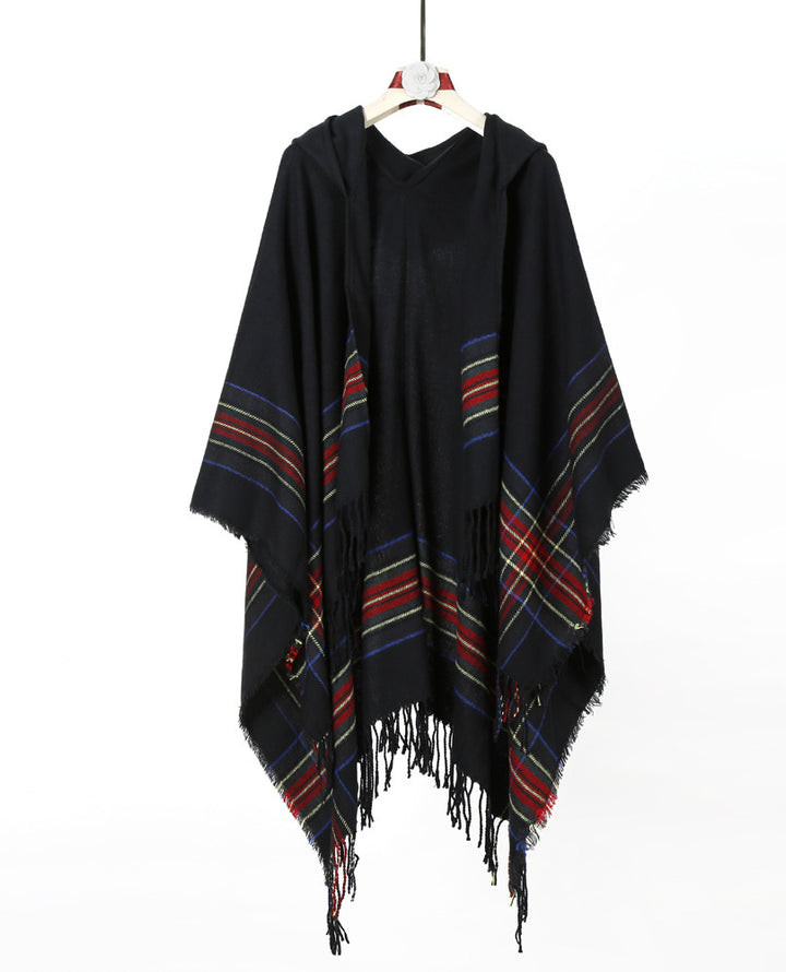 Women's hooded cape poncho in tartan pattern with fringed hem made of soft wool blend Mune Fashion
