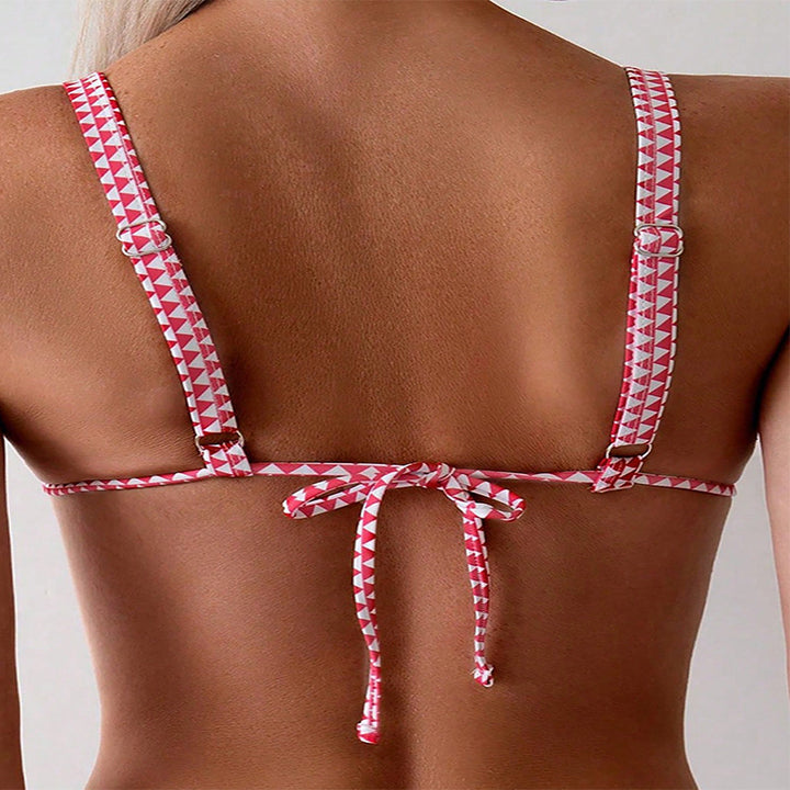 Ladies triangle bikini with floral pattern and refined ruffles