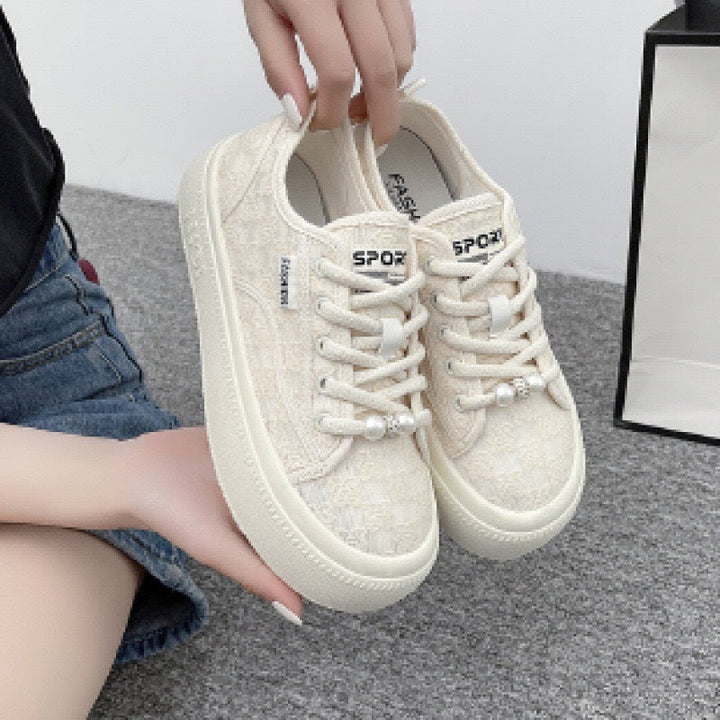 Women's sporty sneakers with fashionable design and stylish accents Mune Fashion