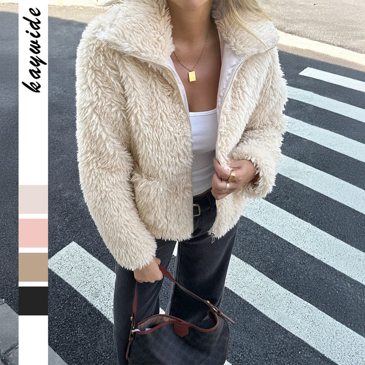 Women's teddy jacket with zip, high-neck collar, patch pockets, and short fit Mune Fashion