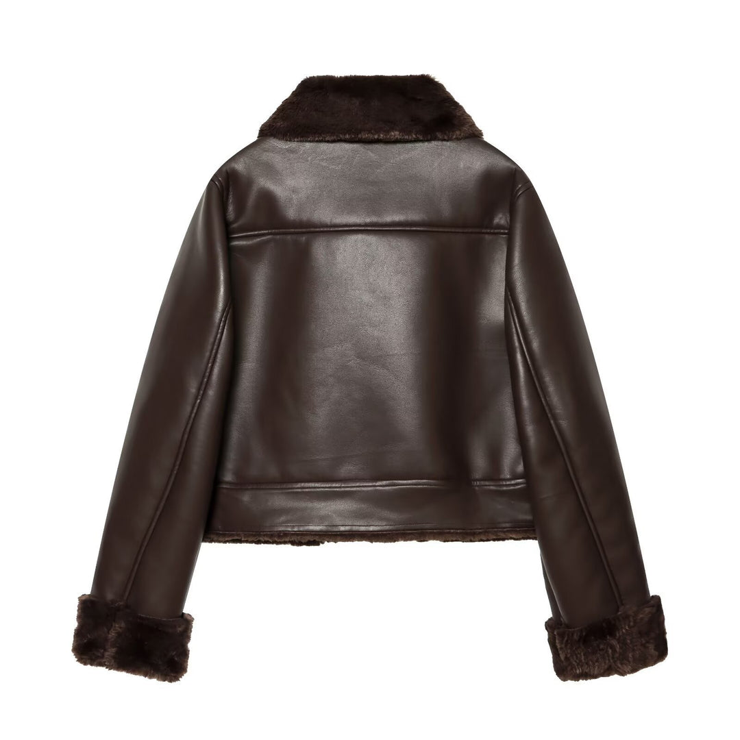 Women's short jacket in lambskin look with fur collar, patch pockets and button placket Mune Fashion