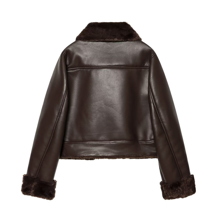 Women's short jacket in lambskin look with fur collar, patch pockets and button placket Mune Fashion