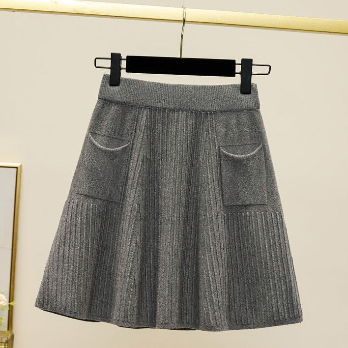 Women's Pleated Skirt with Practical Pockets Mune Fashion