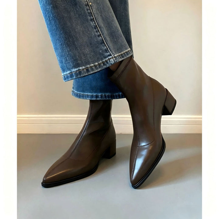 Women ankle-high leather ankle boots with pointed toe shape and sculpted block heel Mune Fashion