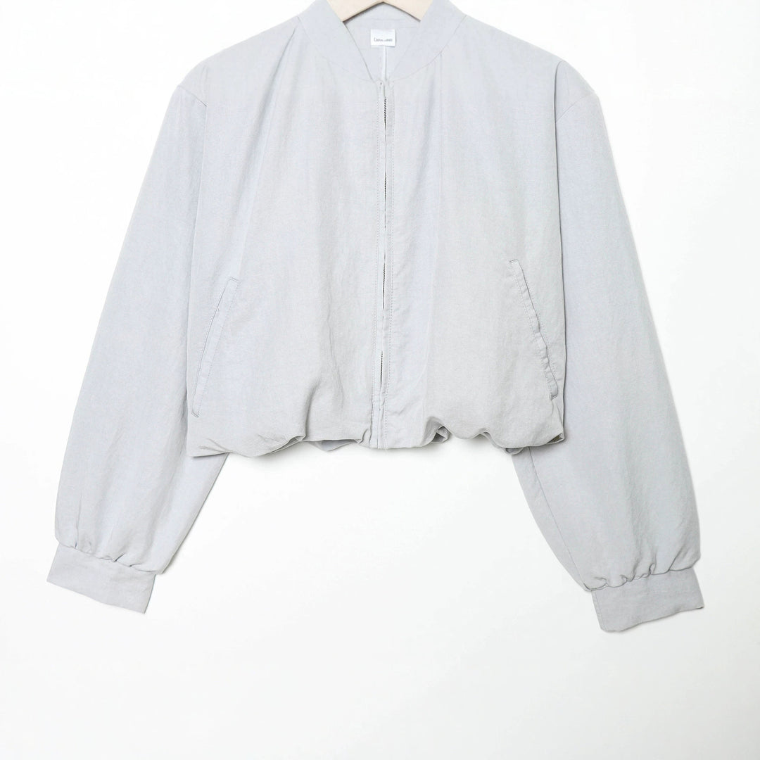 Women’s short-cut bomber jacket with shirt collar, concealed zipper and elastic hem Mune Fashion