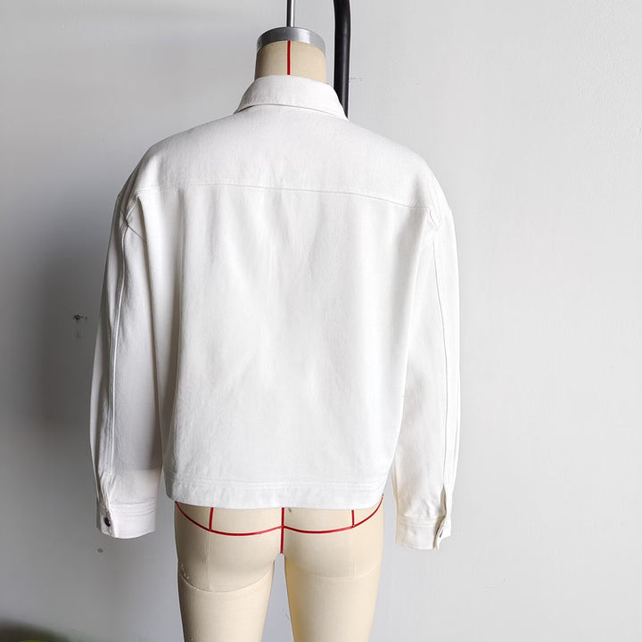 Women's oversized jeans jacket with floral line embroidery and patch pockets Mune Fashion