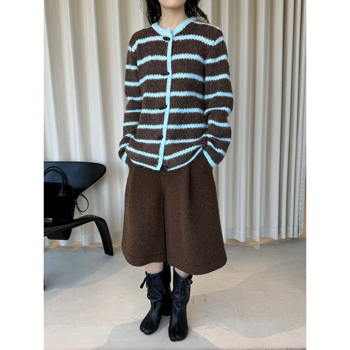 Women's Chunky Knit Short Jacket in Boxy Cut with Toggle Closures Mune Fashion