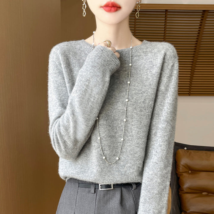 Ladies Loose Fine Knit Pullover with Round Neckline and Fluffy Angora Look Mune Fashion