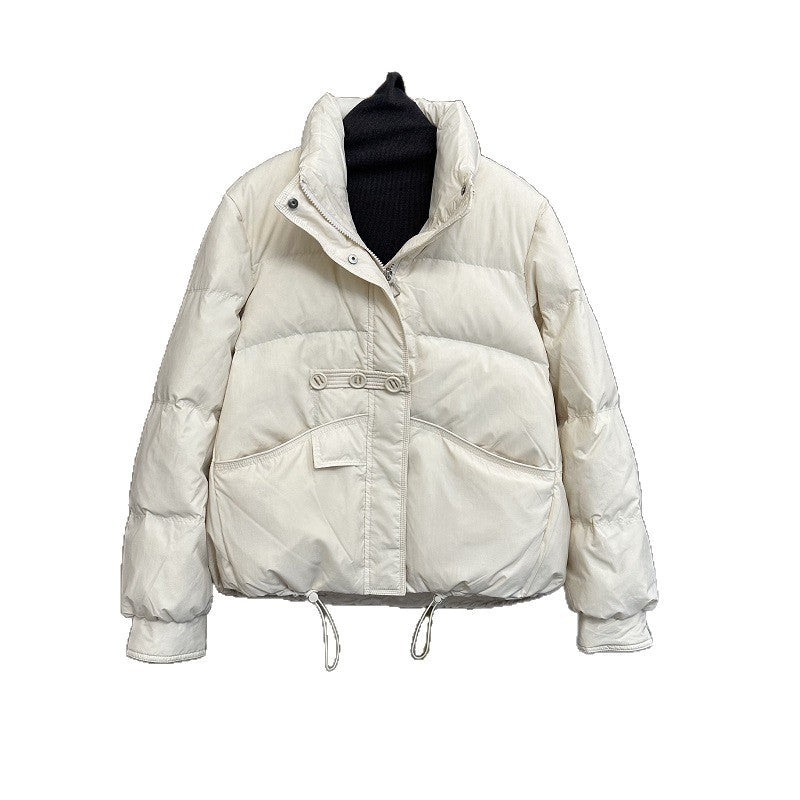 Women’s short-cut puffer jacket with high standing collar and pocket flap Mune Fashion