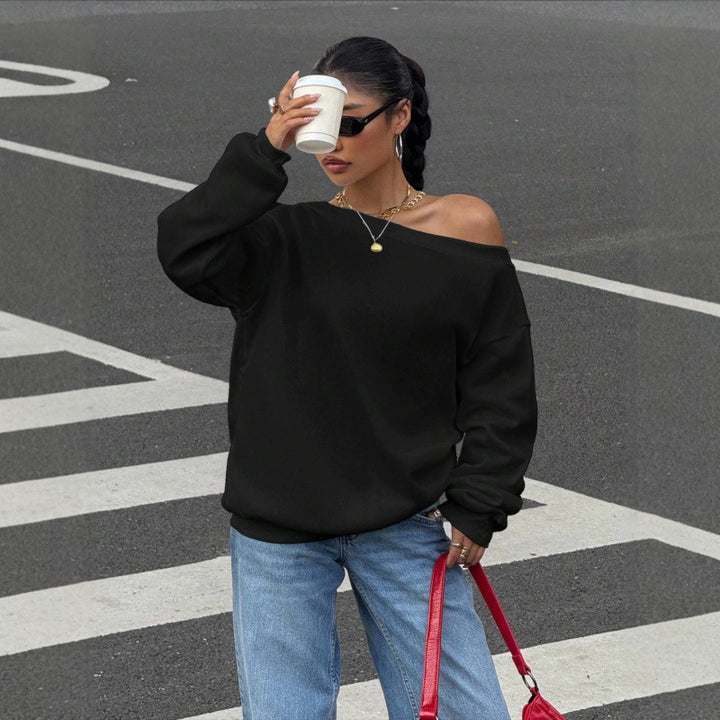Women's Oversize Off-Shoulder Sweatshirt with Wide Cut and Diagonal Neckline Mune Fashion