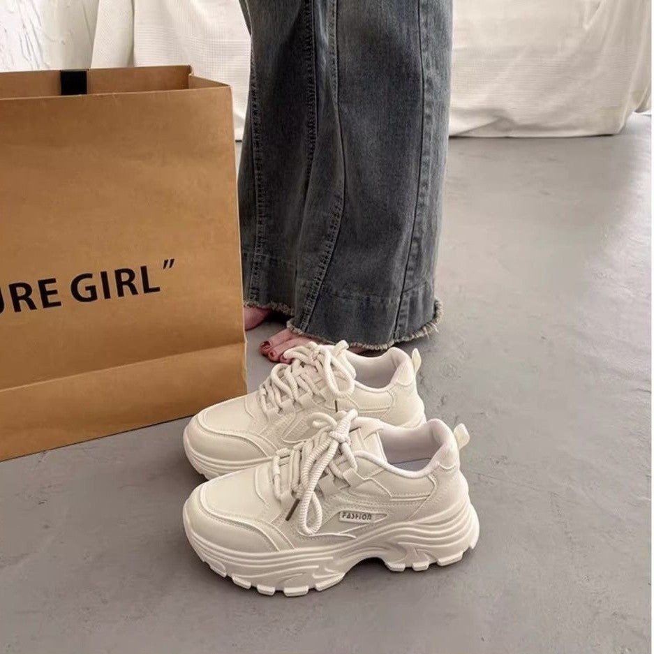 Women's sporty sneakers with robust profile and comfortable cushioning Mune Fashion