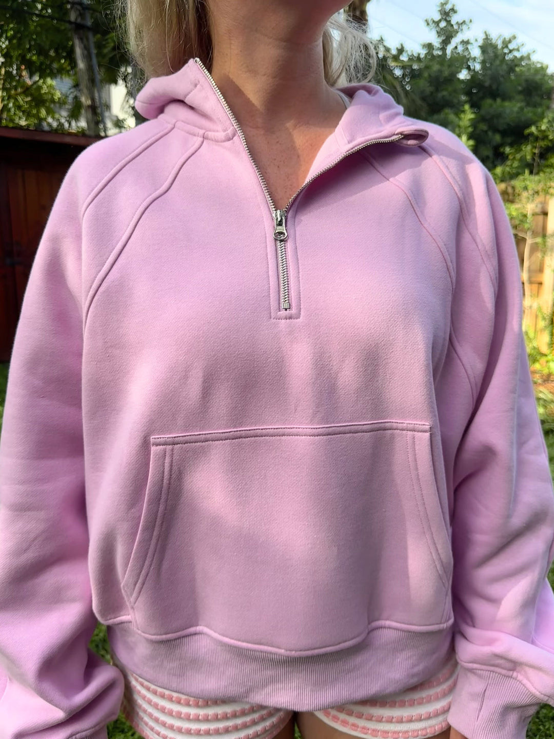 Women's oversized hoodie with short zipper, kangaroo pocket, and lightweight fleece lining Mune Fashion
