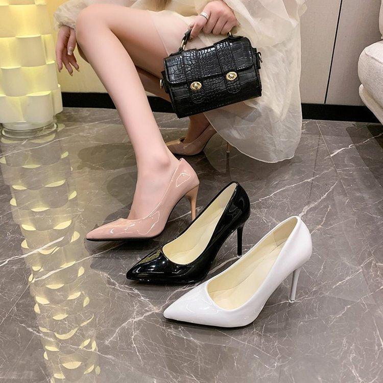 Women's patent pumps with pointed toe shape, slim stiletto, and cushioned comfort sole Mune Fashion
