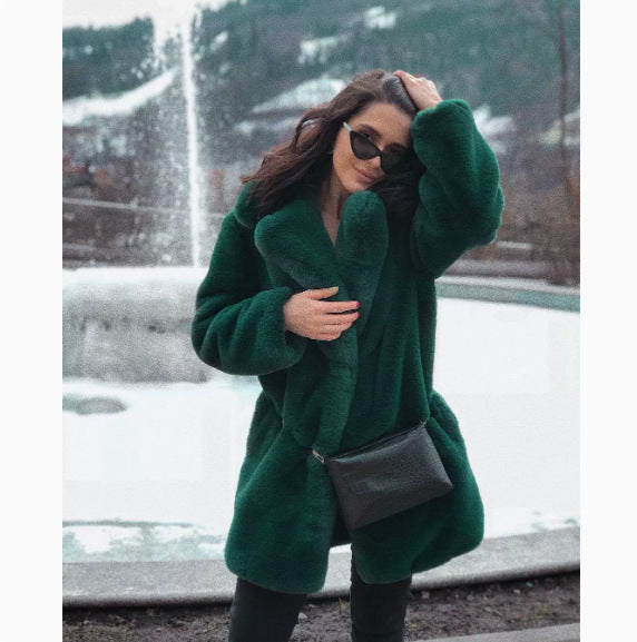 Women’s short coat made of luxurious faux fur with soft high pile and straight cut Mune Fashion