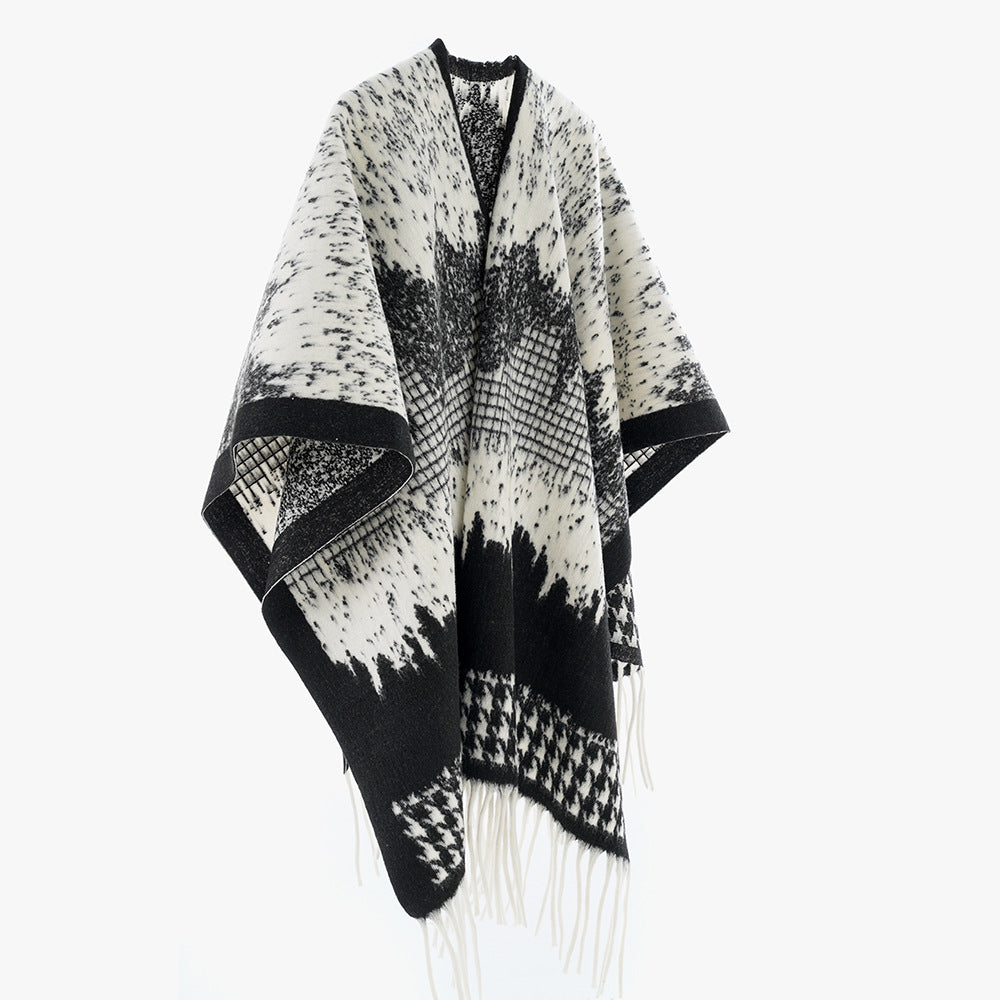 Women's Monochrome Jacquard Cape Poncho made of Wool Blend with Fringe and Oversize Fall Mune Fashion