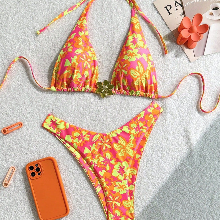 Women Triangle Bikini with Playful Floral Pattern Mune Fashion