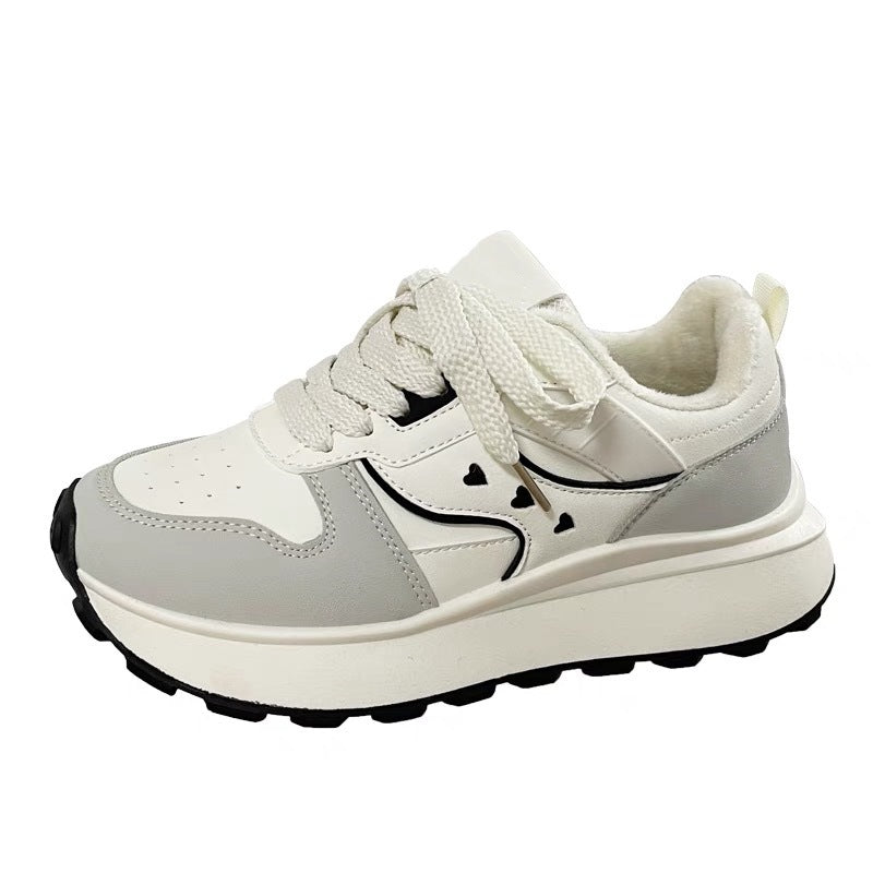 Ladies' platform sneaker in retro trail look with heart decorative seams and chunky tread sole Mune Fashion