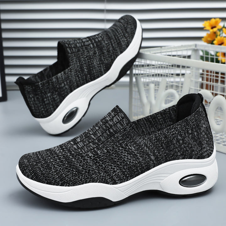 Women's seamless knit slippers with elevated plateau air cushioning and ergonomic heel support Mune Fashion