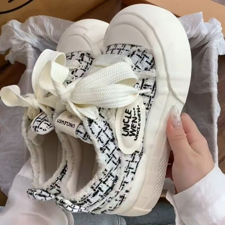 Women Comfortable Sneakers with cozy lining and trendy design Mune Fashion