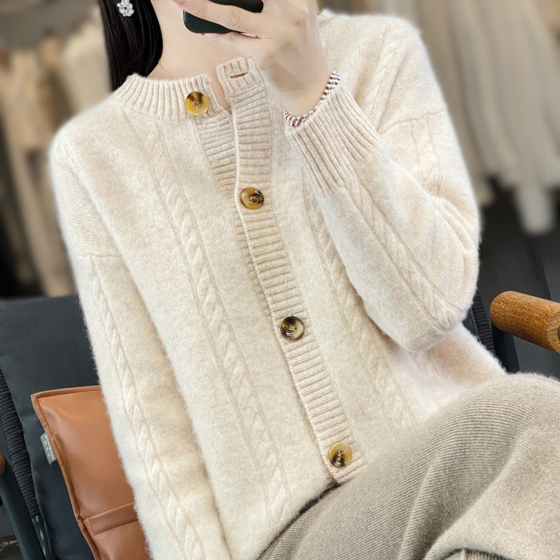 Women's Cashmere-like Cable Knit Cardi with Round Neck and Horn Look Buttons Mune Fashion