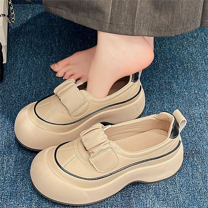 Women Comfortable Slip-On Sneakers with Fashionable Design and Stable Sole Mune Fashion