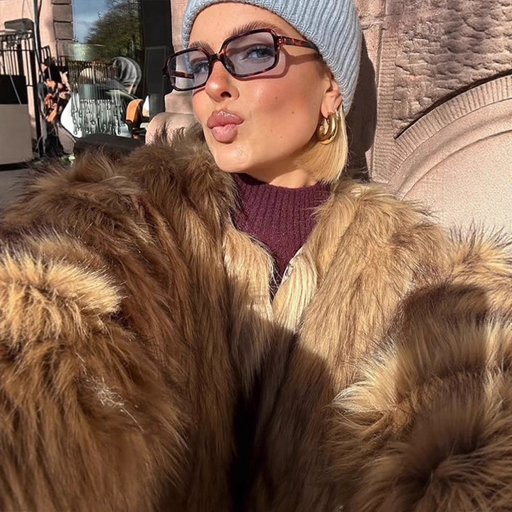 Women's short faux fur jacket with oversized sleeves and plush collar Mune Fashion