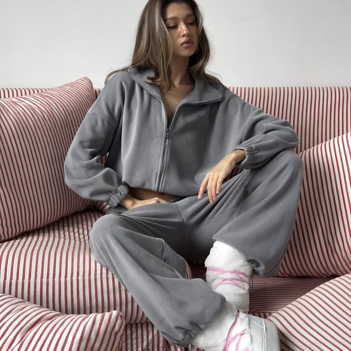 Women Cozy Fleece Set with Short Zipper Jacket, Stand Collar and Loose Jogging Pants Mune Fashion