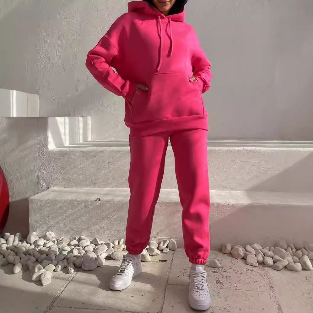 Women's Oversize Loungewear Set made of soft cotton blend fleece with hoodie and tapered jogging pants Mune Fashion