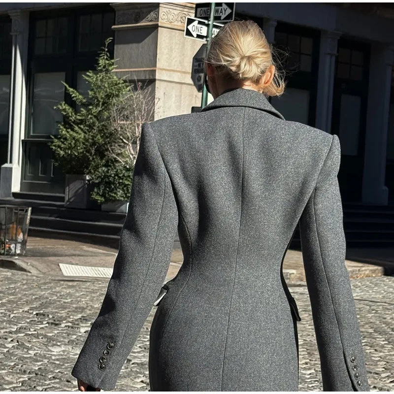 Ladies Elegant Wool Coat with Tailored Cut and Long Sleeves Mune