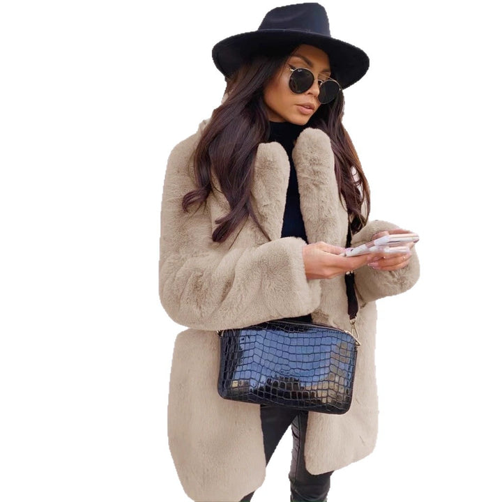 Women’s short coat made of luxurious faux fur with soft high pile and straight cut Mune Fashion