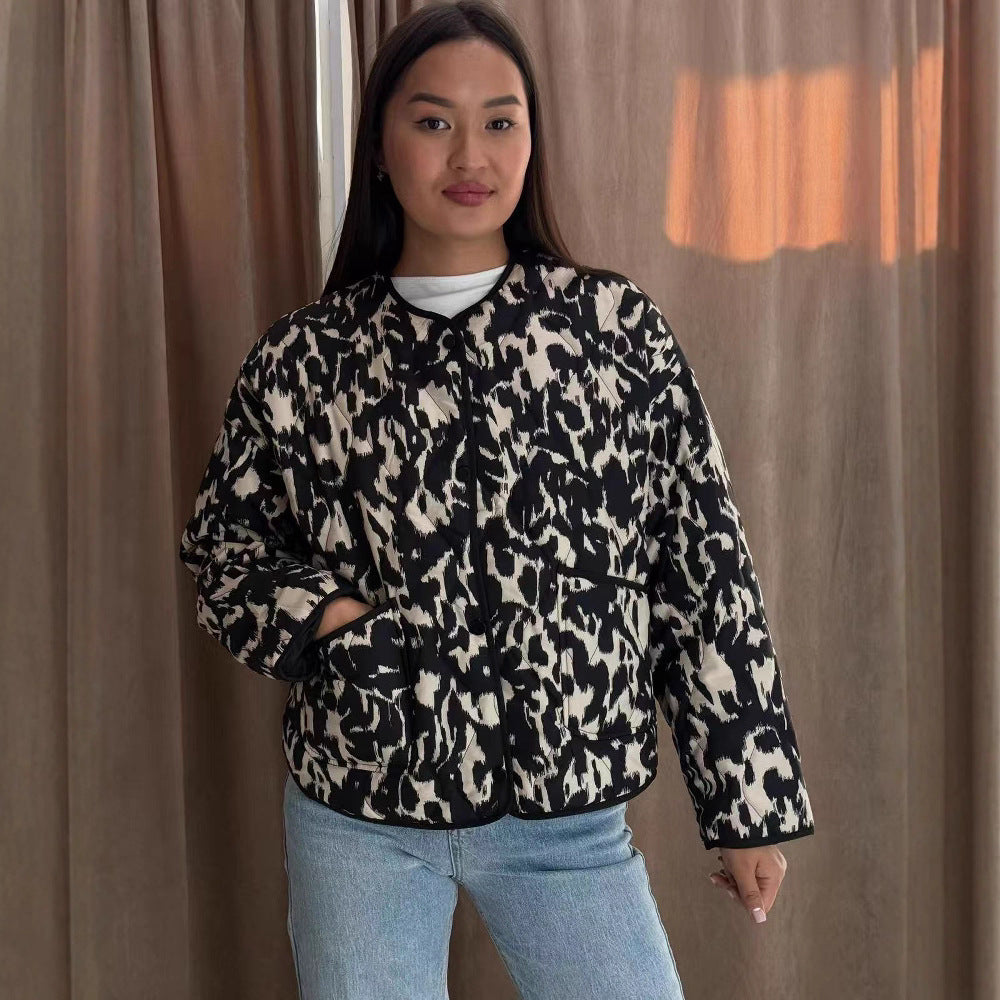 Women’s quilted jacket in oversized boxy cut with round neckline and abstract animal print Mune Fashion
