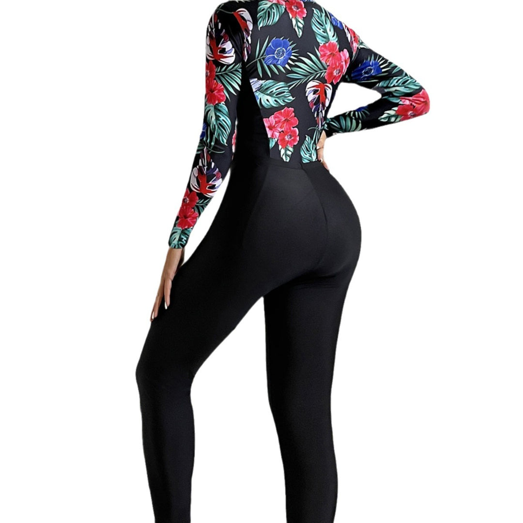 Women's sporty long-sleeved swimsuit with colorful floral pattern Mune Fashion