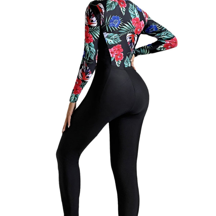 Women's sporty long-sleeved swimsuit with colorful floral pattern Mune Fashion