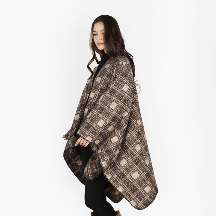 Women's Structured Wool Blend Poncho in Ruana Cut with Boxy Silhouette and Checked Jacquard Pattern