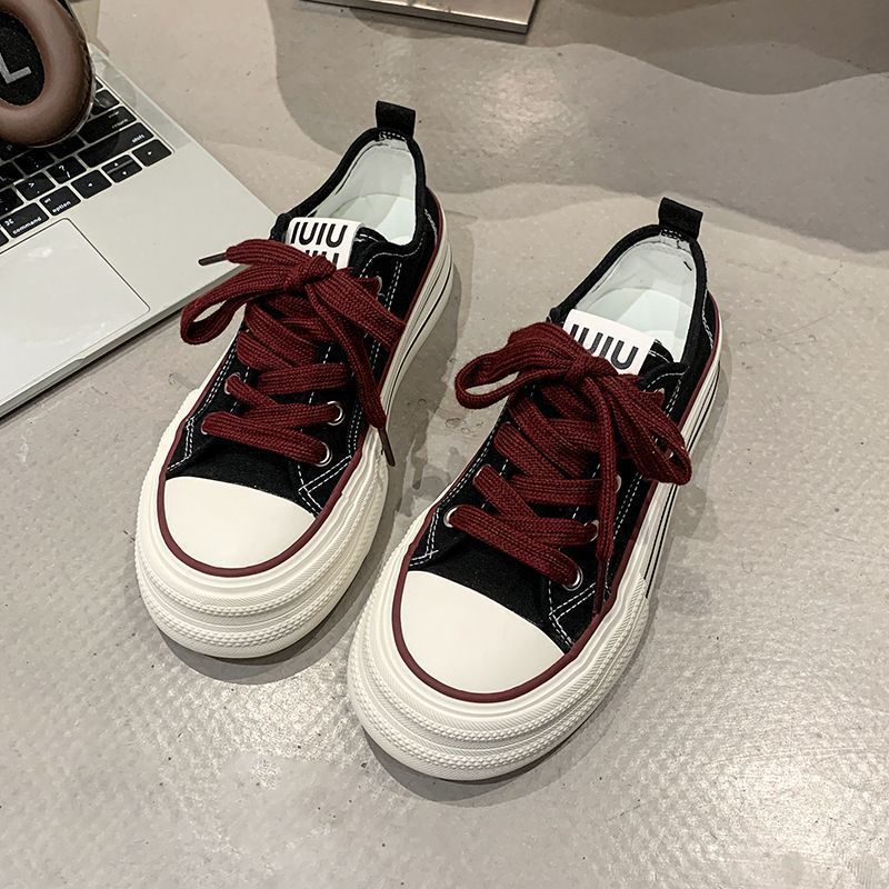 Women's Canvas Sneakers with Contrasting Details and Comfortable Laces Mune Fashion