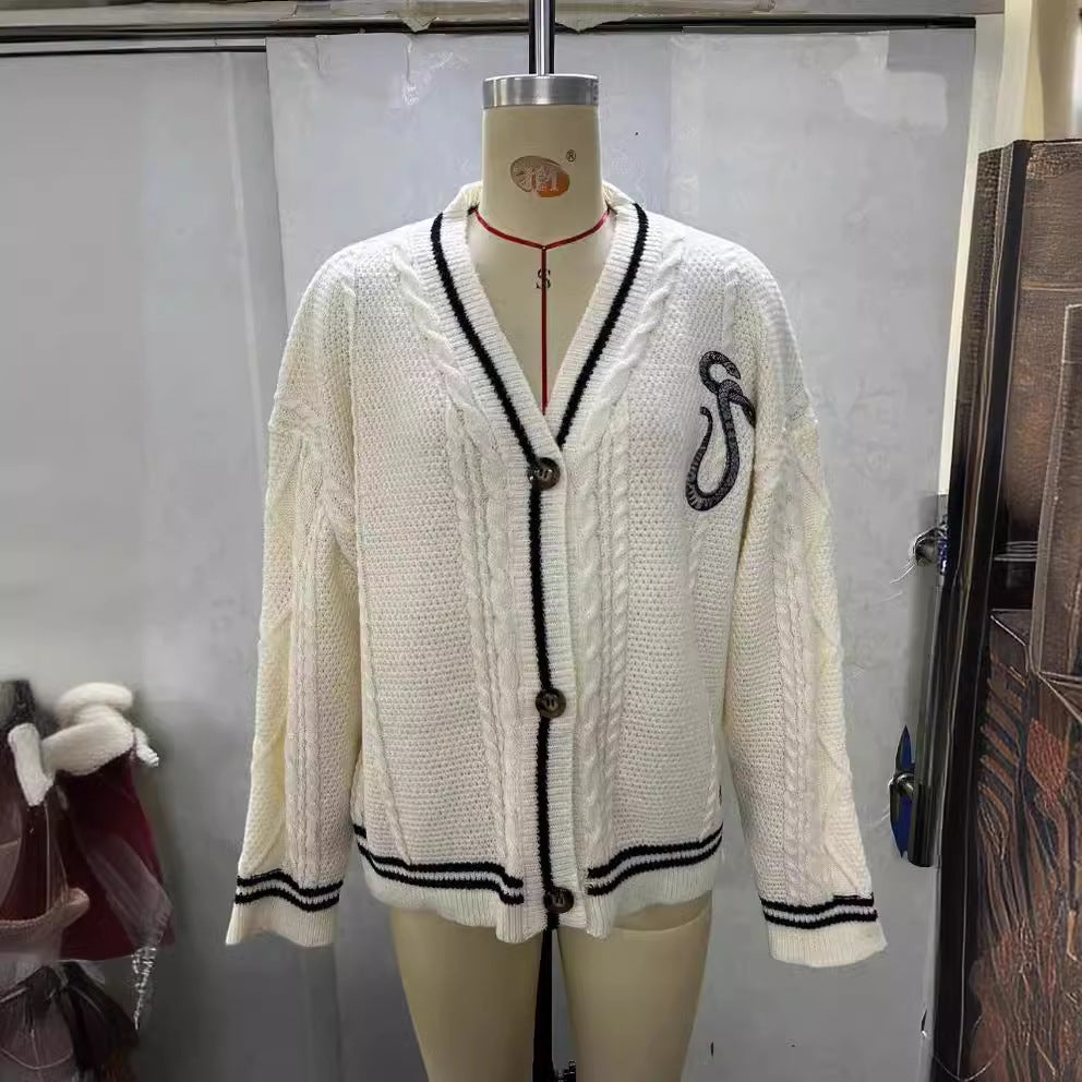 Ladies knitted college cardigan with cable pattern, V-neck, contrast stripes and embroidered appliqués Mune Fashion