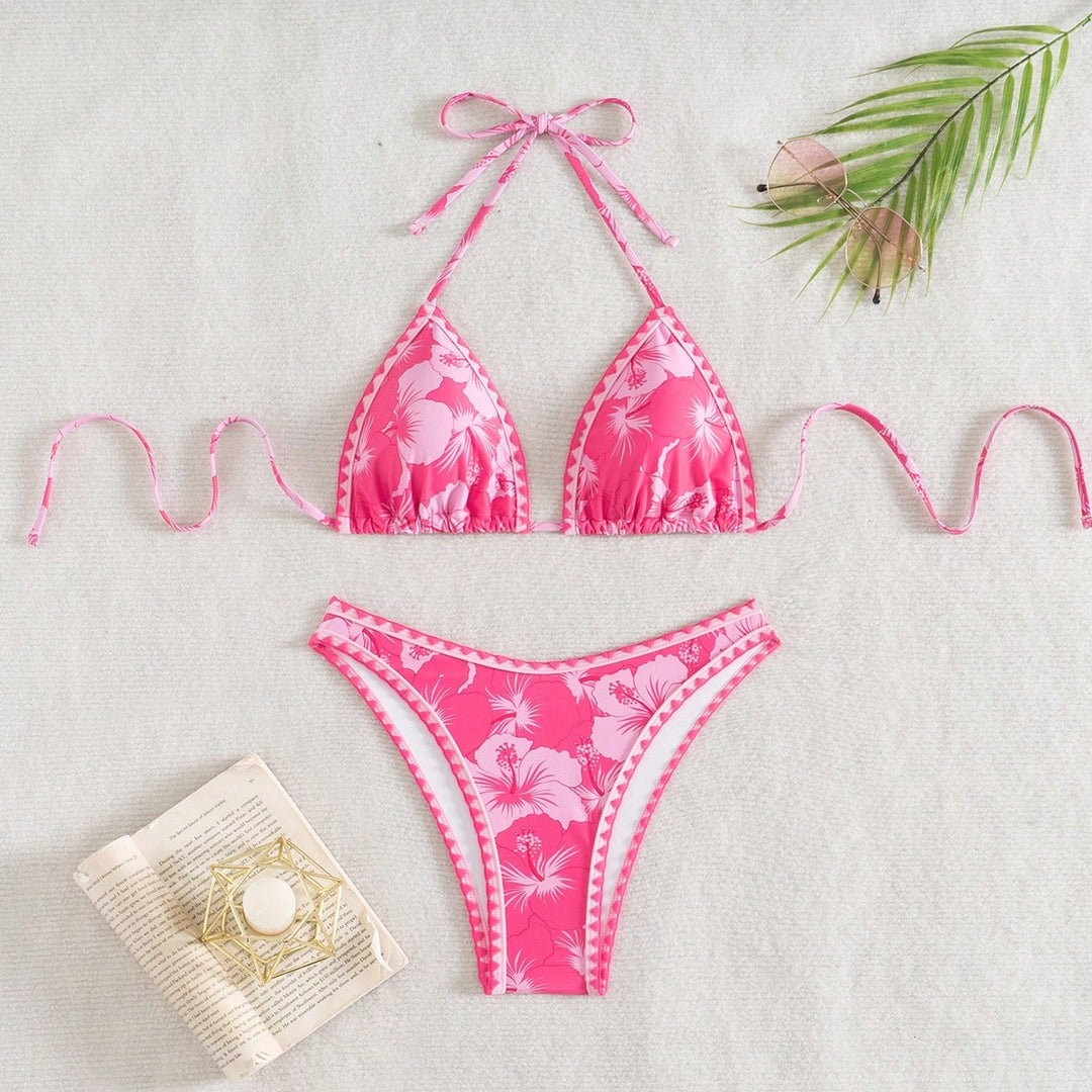Women Triangle Bikini with Playful Floral Pattern Mune Fashion